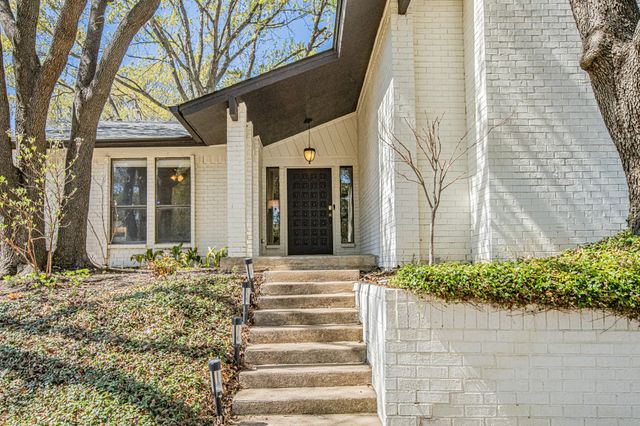 18 Crosslands Road, Benbrook, TX 76132