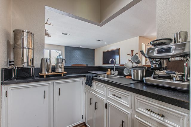 18 Crosslands Road, Benbrook, TX 76132