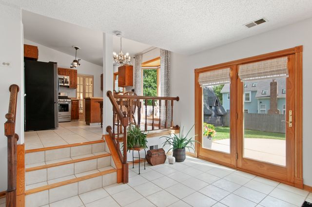 669 Kensington Way, Bolingbrook, IL 60440