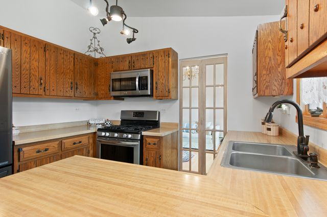 669 Kensington Way, Bolingbrook, IL 60440