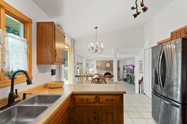 669 Kensington Way, Bolingbrook, IL 60440