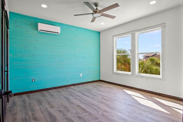 140 W Roberts Ave, Port Aransas, TX 78373