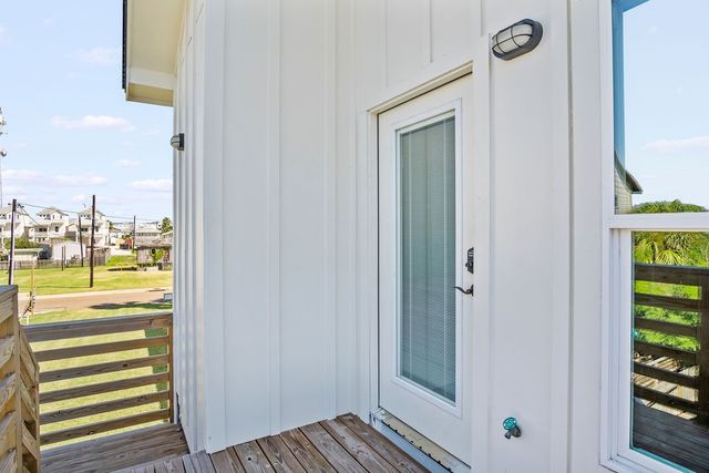 140 W Roberts Ave, Port Aransas, TX 78373