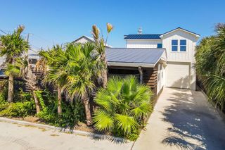 140 W Roberts Ave, Port Aransas, TX 78373