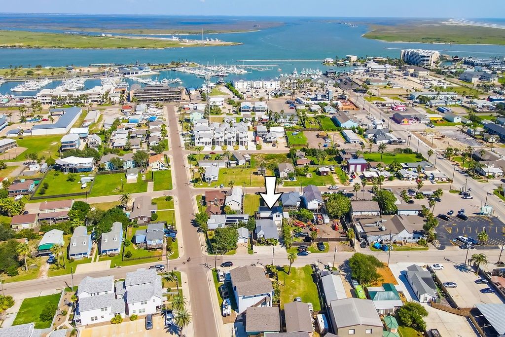 140 W Roberts Ave, Port Aransas, TX 78373 — photo 4