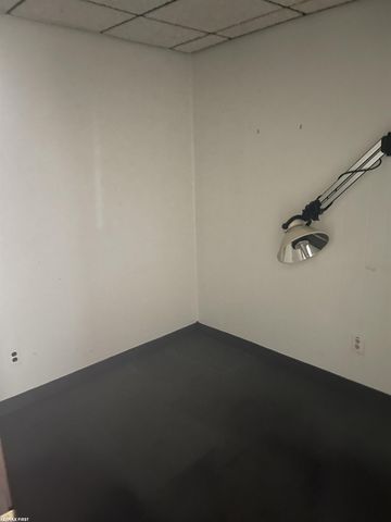 8306 12 MILE Road, Warren, MI 48093