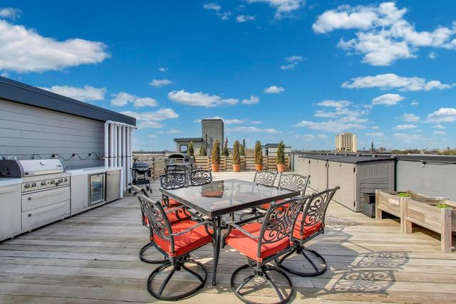 2405 W Iowa Street 405, Chicago, IL 60622