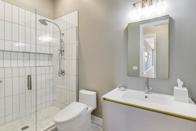 2405 W Iowa Street 405, Chicago, IL 60622