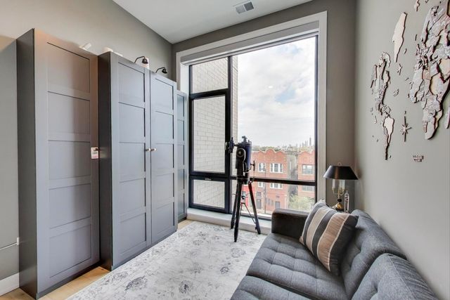 2405 W Iowa Street 405, Chicago, IL 60622