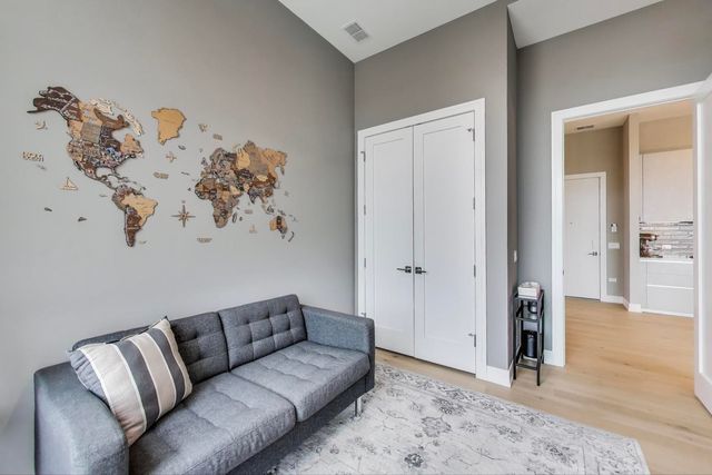 2405 W Iowa Street 405, Chicago, IL 60622