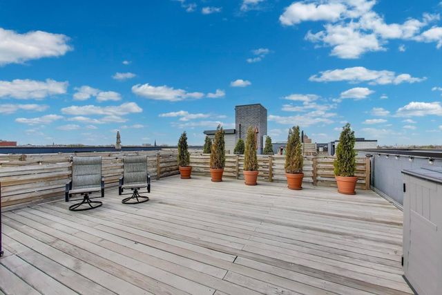 2405 W Iowa Street 405, Chicago, IL 60622