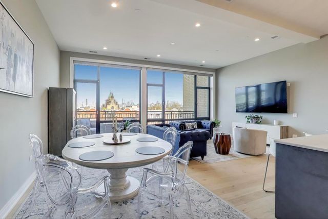 2405 W Iowa Street 405, Chicago, IL 60622