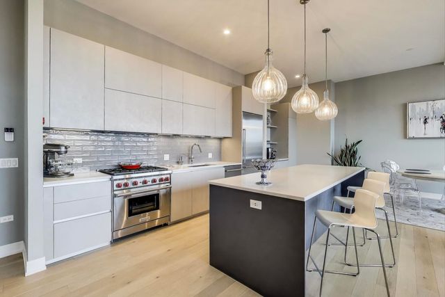 2405 W Iowa Street 405, Chicago, IL 60622