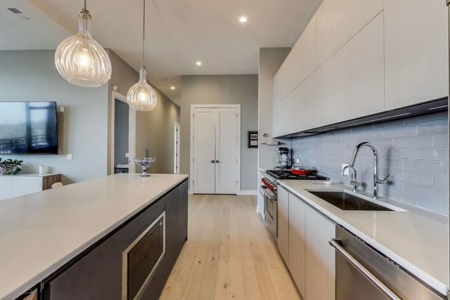 2405 W Iowa Street 405, Chicago, IL 60622