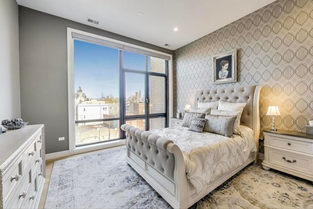 2405 W Iowa Street 405, Chicago, IL 60622