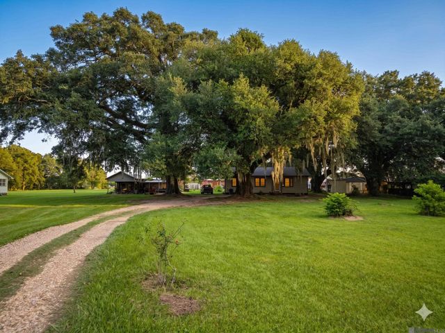 11483 Beco Rd, St Amant, LA 70774