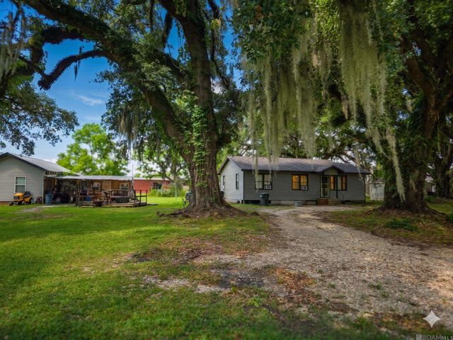 11483 Beco Rd, St Amant, LA 70774