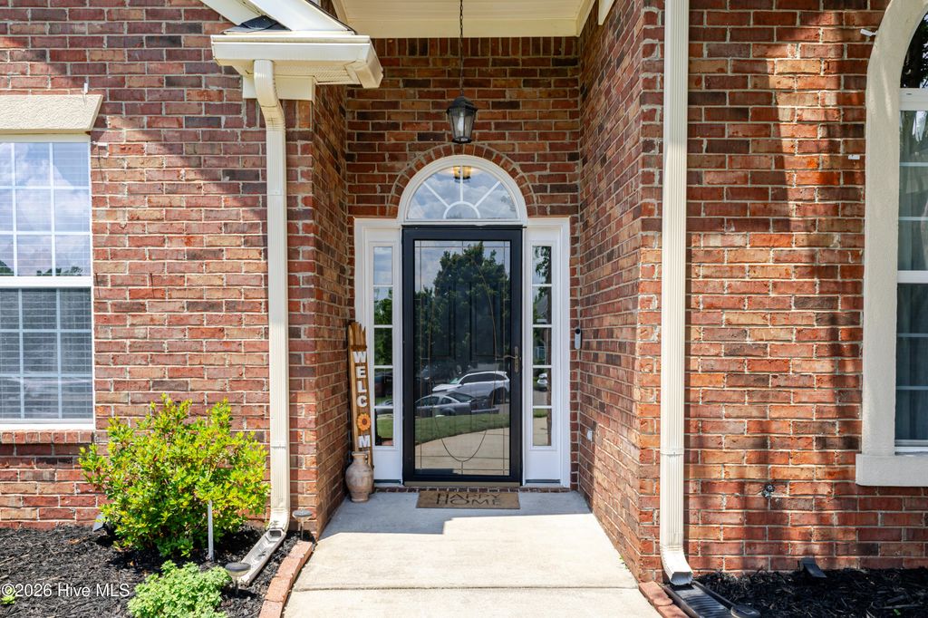Image 3 of property listing at 523 Sussex Court, Aiken, SC 29803