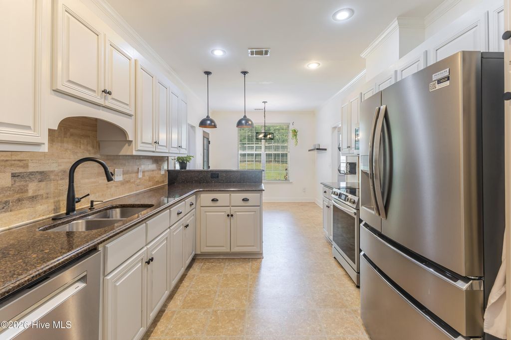 Image 9 of property listing at 523 Sussex Court, Aiken, SC 29803