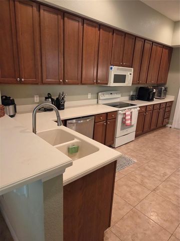 98 S HIGHLAND AVENUE 2002, Tarpon Springs, FL 34689