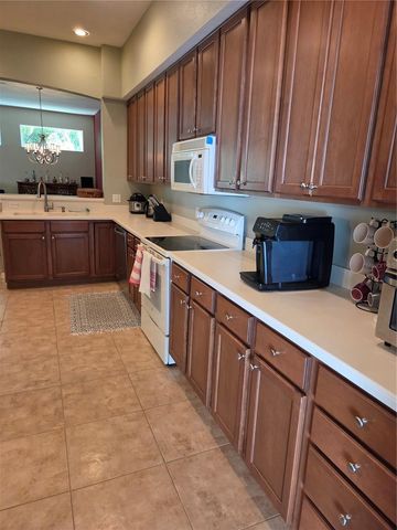 98 S HIGHLAND AVENUE 2002, Tarpon Springs, FL 34689