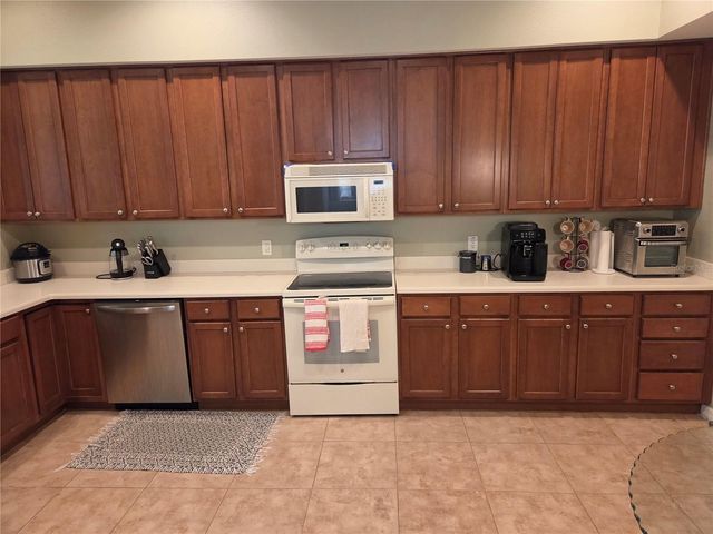 98 S HIGHLAND AVENUE 2002, Tarpon Springs, FL 34689