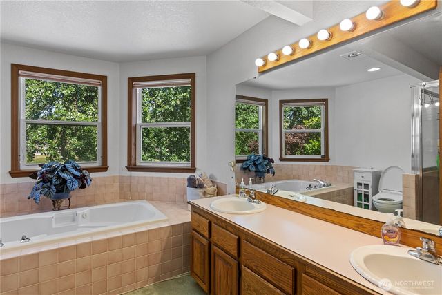932 Pike Place NE, Auburn, WA 98002