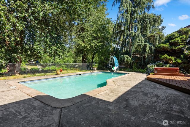 932 Pike Place NE, Auburn, WA 98002