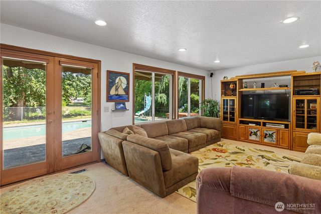 932 Pike Place NE, Auburn, WA 98002
