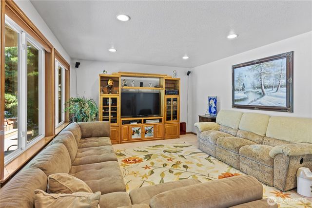 932 Pike Place NE, Auburn, WA 98002