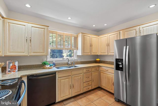 1916 APPLEWOOD CIR, Hagerstown, MD 21740