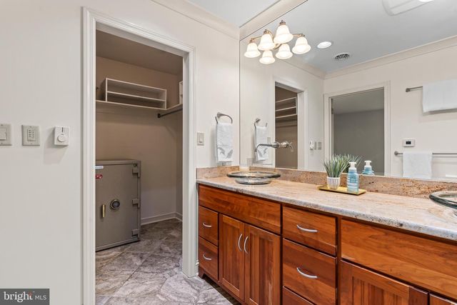 1916 APPLEWOOD CIR, Hagerstown, MD 21740