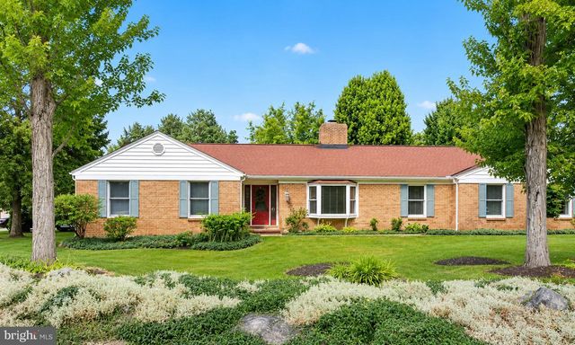 1916 APPLEWOOD CIR, Hagerstown, MD 21740