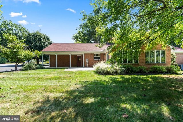 1916 APPLEWOOD CIR, Hagerstown, MD 21740
