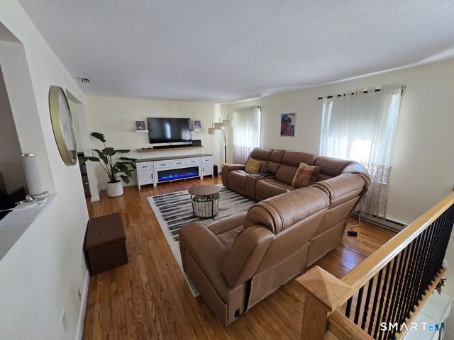 355 Redwood Lane, Cheshire, CT 06410