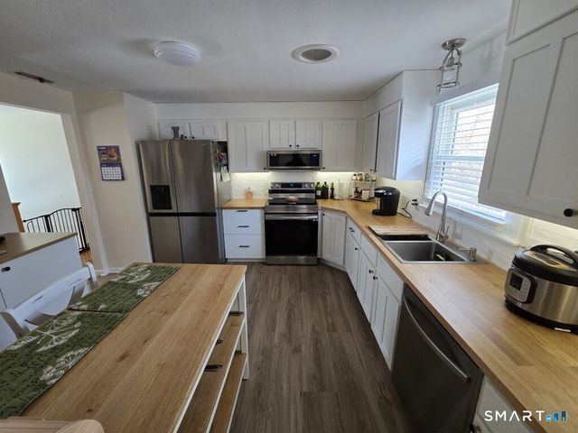 355 Redwood Lane, Cheshire, CT 06410