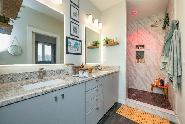 4921 Walker Circle, Johnston, IA 50131