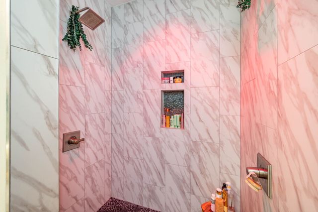 4921 Walker Circle, Johnston, IA 50131