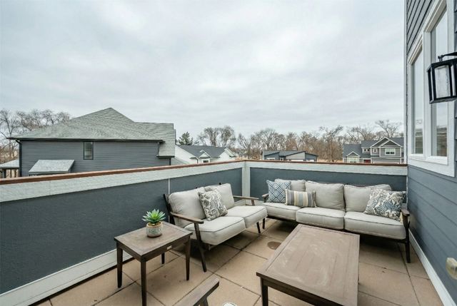 4921 Walker Circle, Johnston, IA 50131