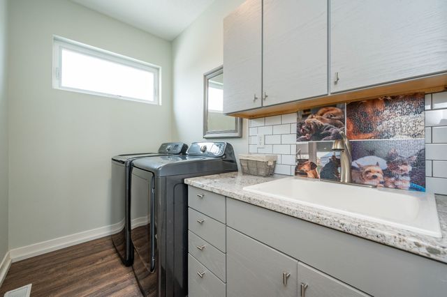 4921 Walker Circle, Johnston, IA 50131