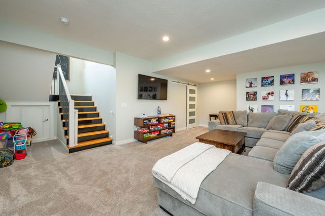 4921 Walker Circle, Johnston, IA 50131