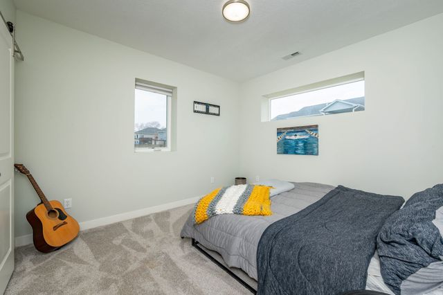 4921 Walker Circle, Johnston, IA 50131