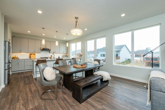 4921 Walker Circle, Johnston, IA 50131