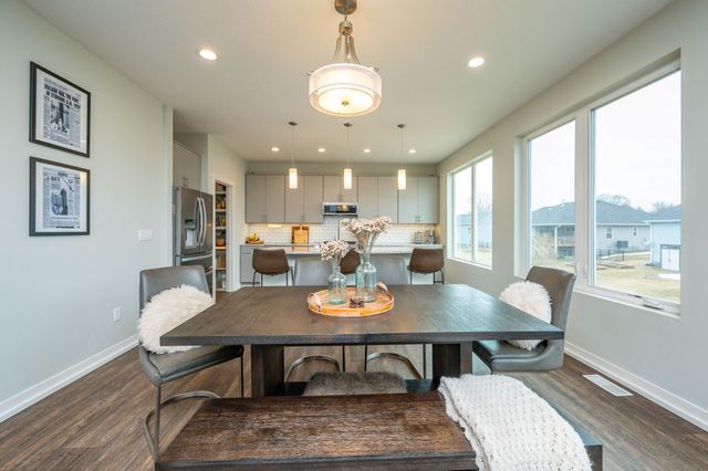 4921 Walker Circle, Johnston, IA 50131