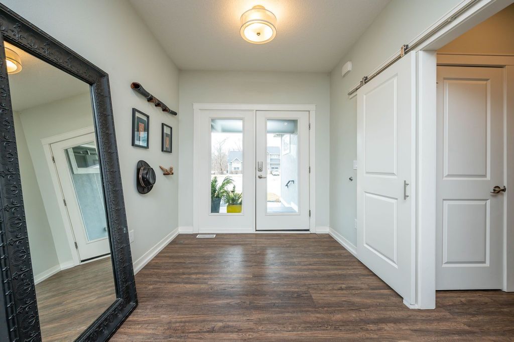 4921 Walker Circle, Johnston, IA 50131