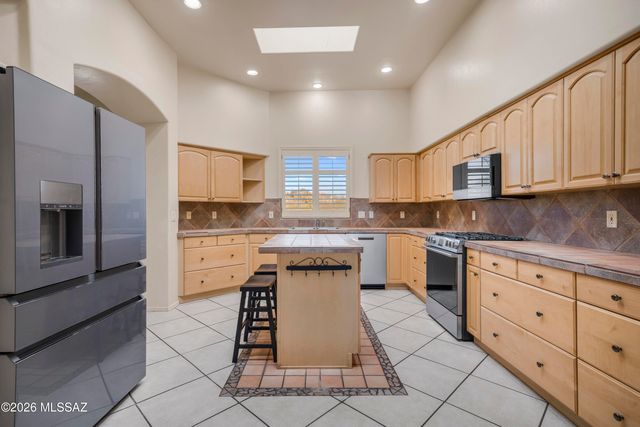 1502 N Coral Bells Drive, Tucson, AZ 85745