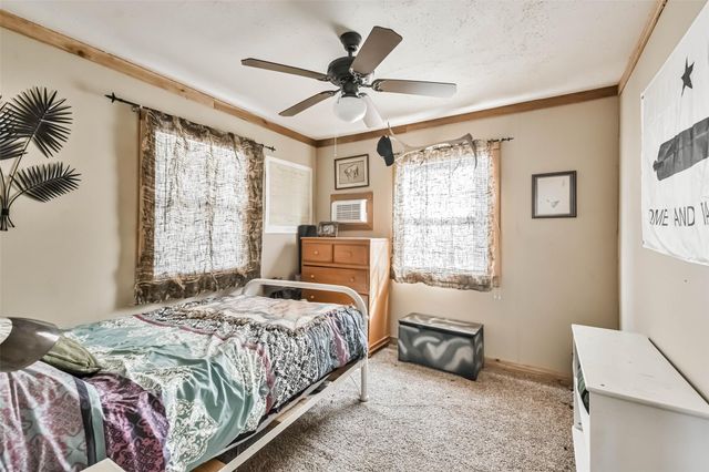 35 Old Sign Rd, Midway, TX 75852