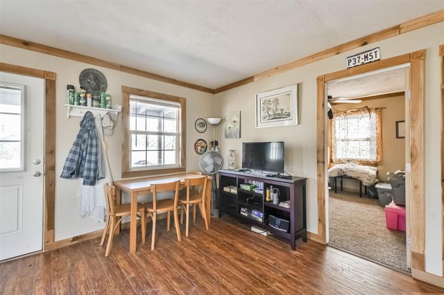 35 Old Sign Rd, Midway, TX 75852