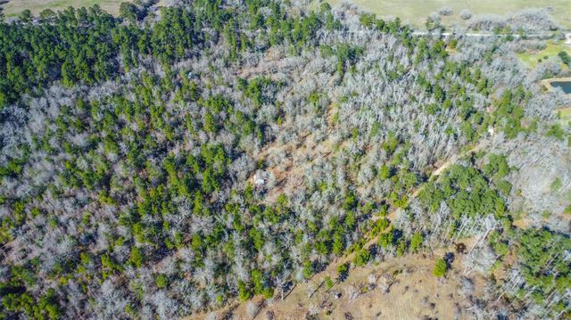 35 Old Sign Rd, Midway, TX 75852