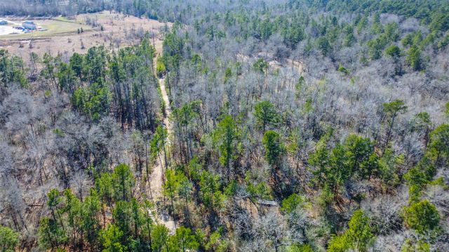 35 Old Sign Rd, Midway, TX 75852